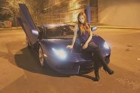Вип девушки в Киеве оценили шикарные авто 